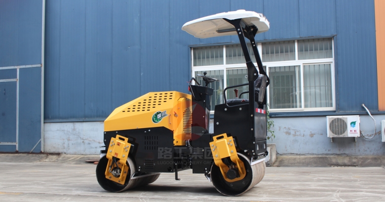 小型壓路機(jī)路面施工打滑怎么辦？