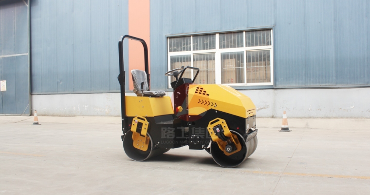 小型壓路機(jī)的詳細(xì)操作規(guī)程、技巧